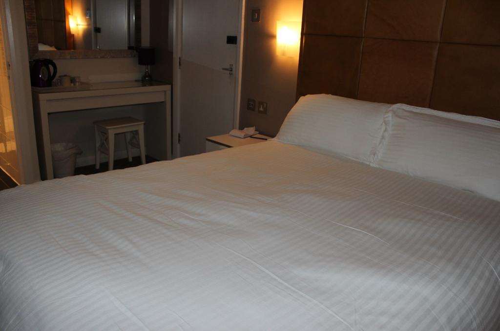 The Premier Lodge Morpeth Room photo